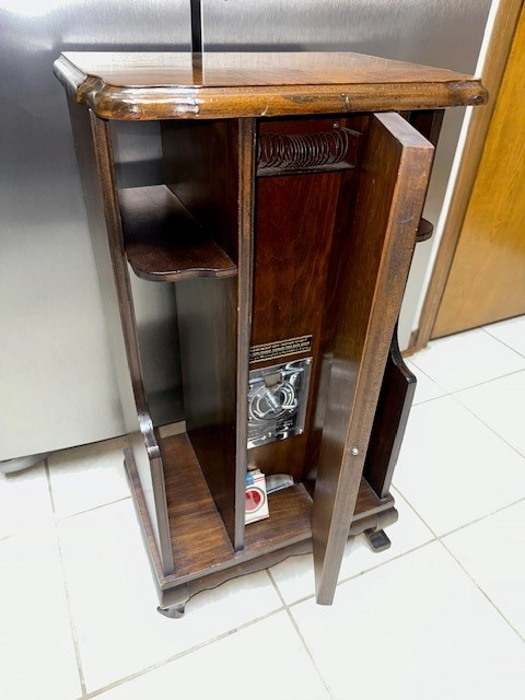 Cigarette Machine with Magazine Racks